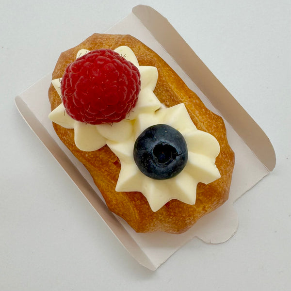 Mini Eclair #03 - Cheese Cream & Raspberry Compote